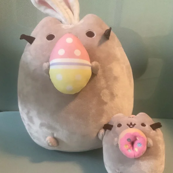 Pusheen Cat Easter Plush and small Pusheen Keychain with Donut - Picture 1 of 4